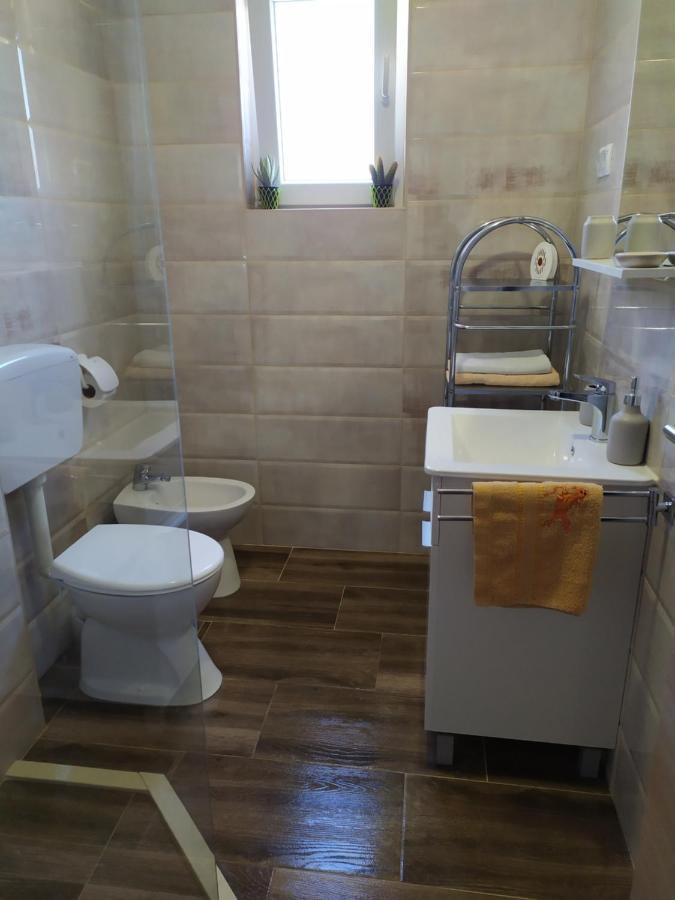 Apartmani Mira Нін Екстер'єр фото