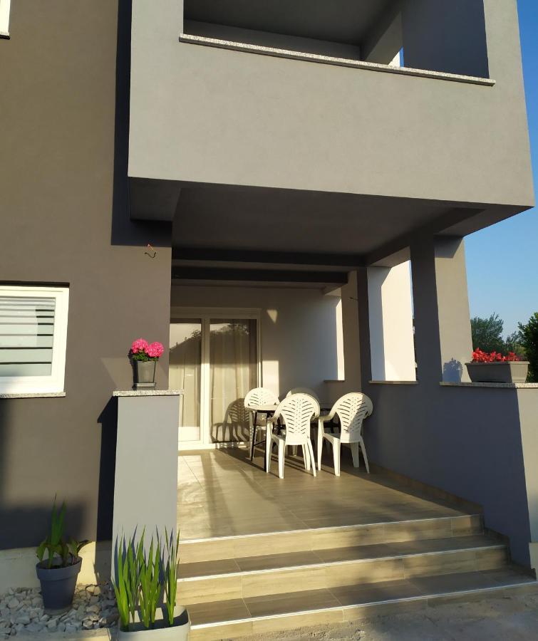 Apartmani Mira Нін Екстер'єр фото